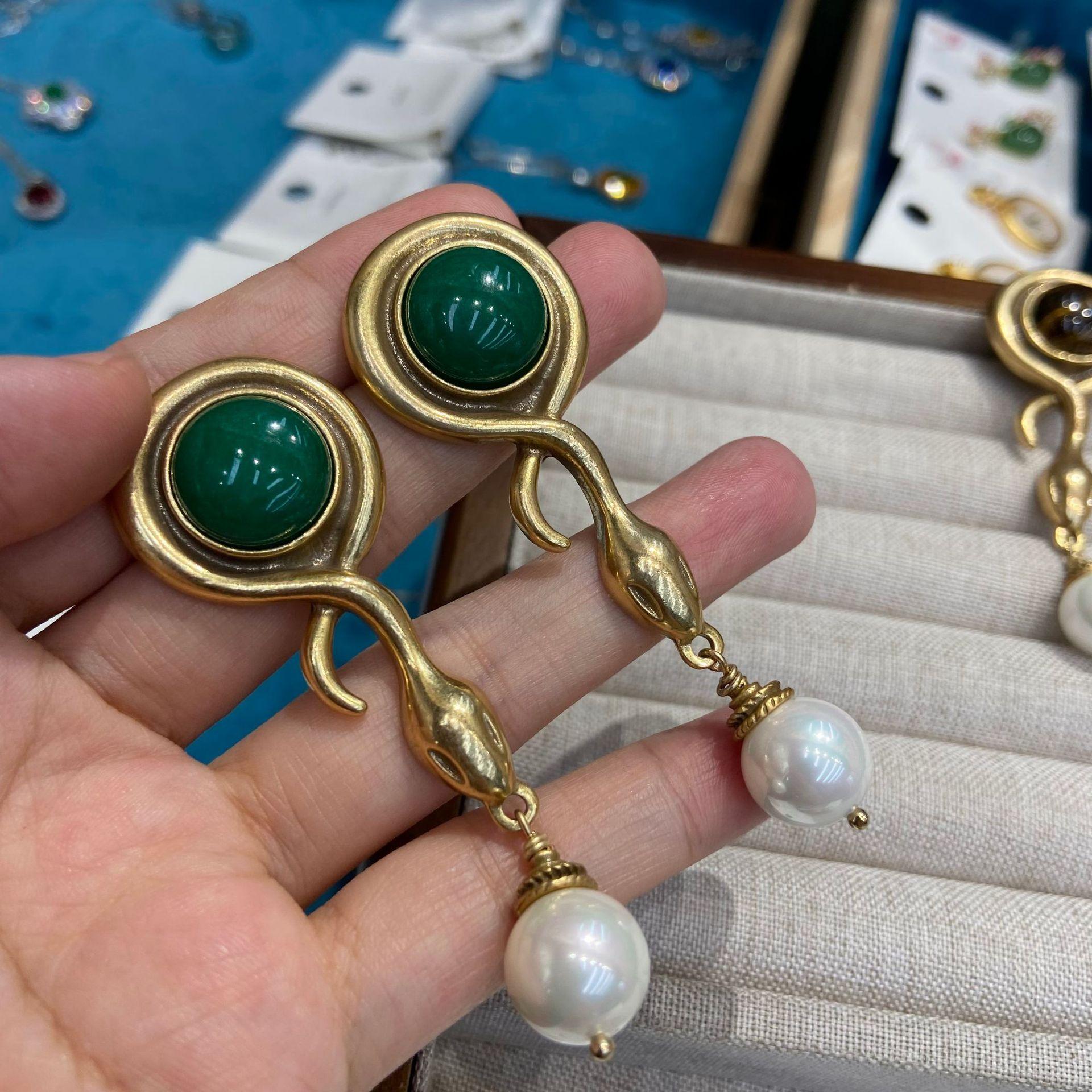 Medieval Vintae Court Style Retro Auspicious Zodiac Serpentine Long Personalized Oval Pearl Earrings Copper Plated Real Gold
Medieval Vintae Court Style Retro Auspicious Zodiac Serpentine Long Personalized Oval Pearl Earrings Copper Plated Real Gold