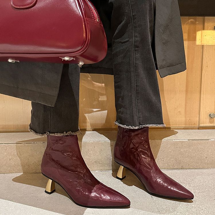 Французские женские полусапожки на высоком каблуке из натуральной кожи, новая коллекция осень-зима 2025, не стесняющие ноги, с острым носком, универсальные т 39
Французские женские полусапожки на высоком каблуке из натуральной кожи, новая коллекция осень-зима 2025, не стесняющие ноги, с острым носком, универсальные т 39