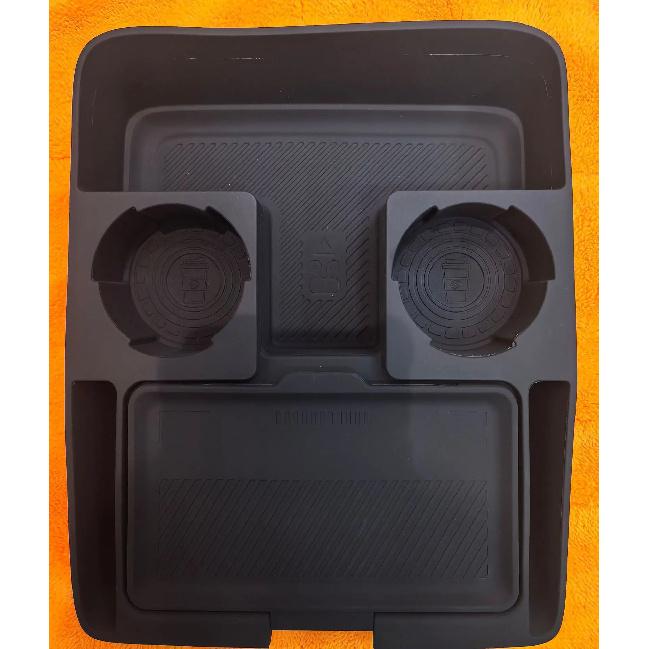 Suitable for Xiaopeng X9 2024 Central Control Silicone Storage Box Armrest Box Lower Storage Box Modification Car Accessories чорний
Suitable for Xiaopeng X9 2024 Central Control Silicone Storage Box Armrest Box Lower Storage Box Modification Car Accessories чорний
