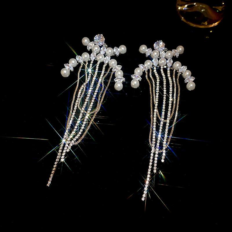 Zircon C-shaped pearl fringed earrings fashion light luxury temperament earrings women s high-end earrings
Zircon C-shaped pearl fringed earrings fashion light luxury temperament earrings women s high-end earrings
