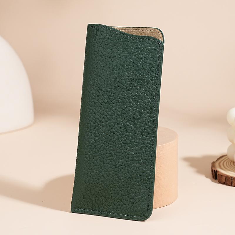 Первый слой коровьей кожи чехол для очков открытый чехол для очков от близорукости солнцезащитные очки очки для чтения солнцезащитные очки кожаный защитный чехол с рисунком личи темно-зеленого
Первый слой коровьей кожи чехол для очков открытый чехол для очков от близорукости солнцезащитные очки очки для чтения солнцезащитные очки кожаный защитный чехол с рисунком личи темно-зеленого