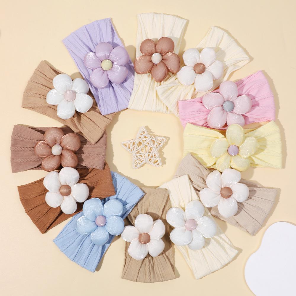 European & American Baby Flower Headband - Solid Color, Cotton-Filled, Fontanel Protection, Wide Band for Infants.
European & American Baby Flower Headband - Solid Color, Cotton-Filled, Fontanel Protection, Wide Band for Infants.