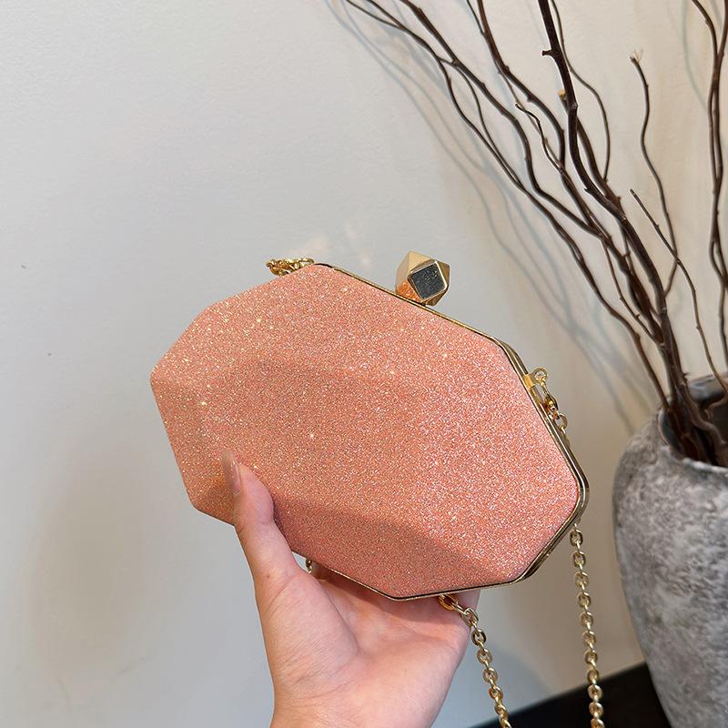 Bags bags women 2025 new European and American fashion bright star shoulder bag ins Internet celebrity retro chain dinner bag білий
Bags bags women 2025 new European and American fashion bright star shoulder bag ins Internet celebrity retro chain dinner bag білий