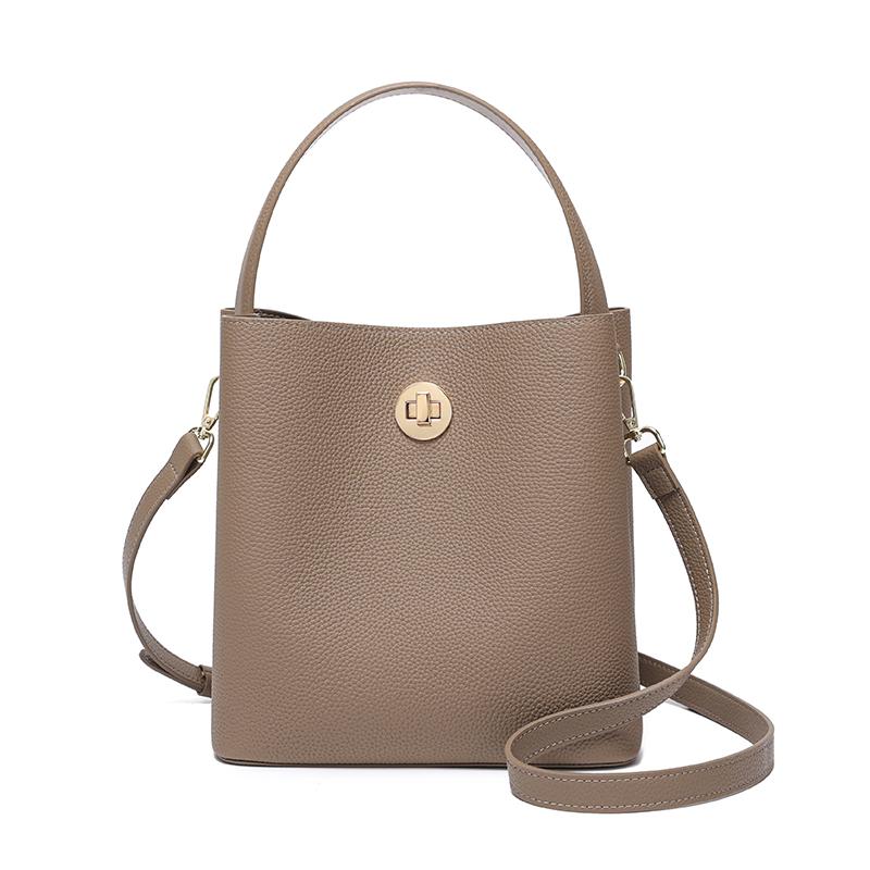 Women s Top grain Leather Handbag Female Large Capacity Bucket Bag Cowhide Genuine Leather Soft Tote Crossbody shoulder Bag 23x13x23cm серый
Women s Top grain Leather Handbag Female Large Capacity Bucket Bag Cowhide Genuine Leather Soft Tote Crossbody shoulder Bag 23x13x23cm серый
