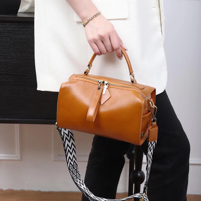 Women s Retro Genuine Leather Shoulder Bag - Hand-Held, Vegetable-Tanned, 2023 Fashion Model, Pillow Design - Style 88803
Women s Retro Genuine Leather Shoulder Bag - Hand-Held, Vegetable-Tanned, 2023 Fashion Model, Pillow Design - Style 88803
