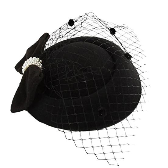 Винтажная женская шляпка с сеткой и искусственным жемчугом
Винтажная женская шляпка с сеткой и искусственным жемчугом
