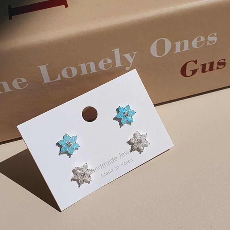 Women s White Blue Mini Earrings A29565_White
Women s White Blue Mini Earrings A29565_White