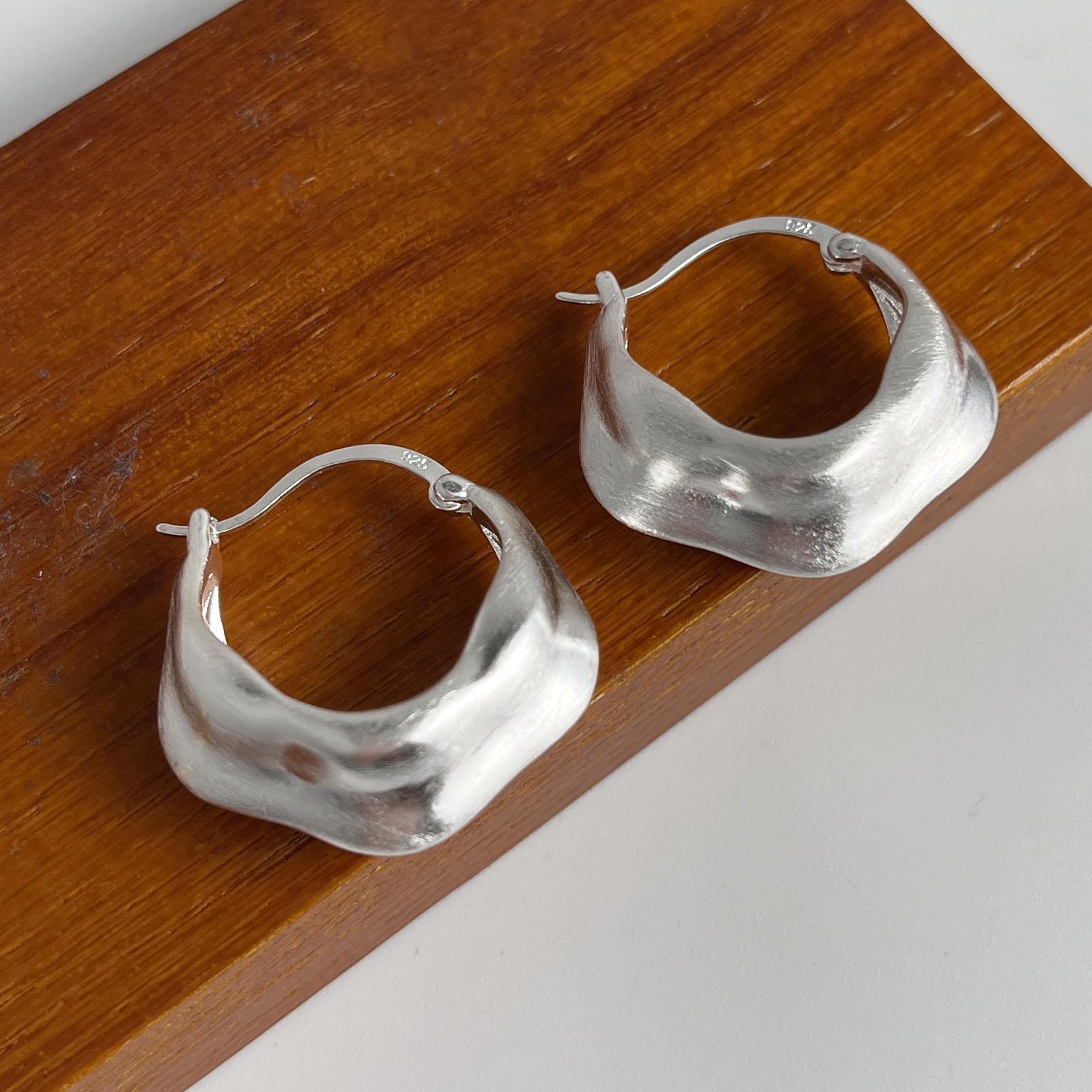 925 Sterling Silver Vintage Earrings For Women Trendy Simple Gold Heavy Earring Jewelry Prevent Allergy Party Accessories Gift
925 Sterling Silver Vintage Earrings For Women Trendy Simple Gold Heavy Earring Jewelry Prevent Allergy Party Accessories Gift