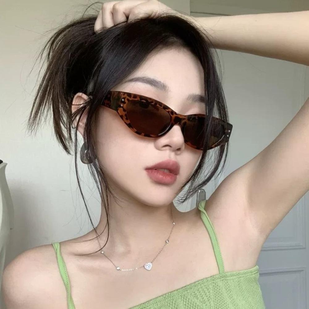 Rice Nail Rhombus Sunglasses Jelly Color UV Resistant Cycling Glass Cat Eye Sunglasses Women шампанського
Rice Nail Rhombus Sunglasses Jelly Color UV Resistant Cycling Glass Cat Eye Sunglasses Women шампанського