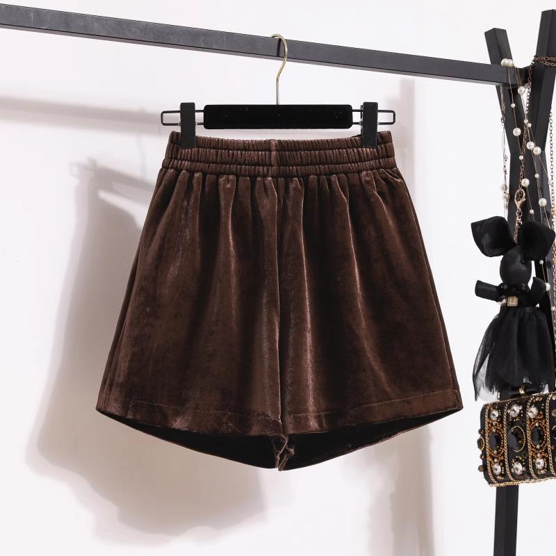 Women s Black A-Line Bootcut Velvet Shorts - Gold, Casual European Style for Autumn/Winter 2024 with Loose Fit and Tight Waist. S
Women s Black A-Line Bootcut Velvet Shorts - Gold, Casual European Style for Autumn/Winter 2024 with Loose Fit and Tight Waist. S