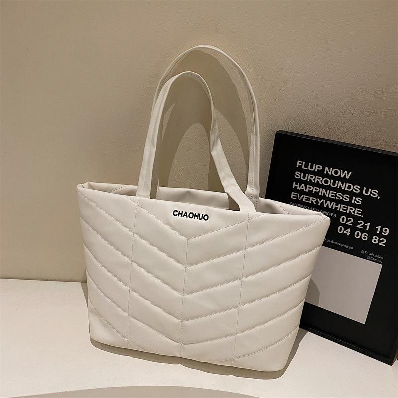 2025 new Korean version of simple commuting solid color tote bag high value large capacity student class niche shoulder bag
2025 new Korean version of simple commuting solid color tote bag high value large capacity student class niche shoulder bag