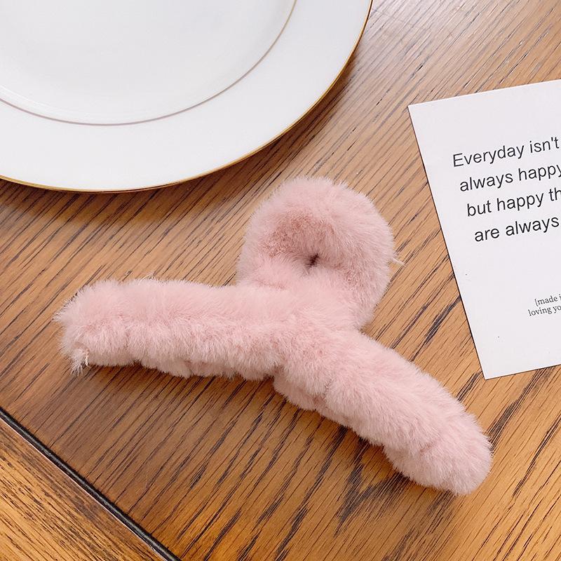 Элегантная плюшевая заколка-краб для волос для женщин, отличающаяся стильным минималистичным дизайном в нескольких цветах Pink11cm
Элегантная плюшевая заколка-краб для волос для женщин, отличающаяся стильным минималистичным дизайном в нескольких цветах Pink11cm