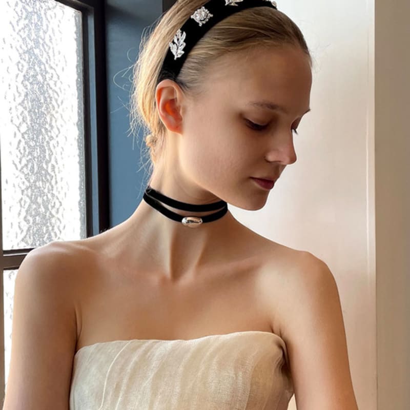 SCHO JEWELRY Lana Royal Black Hairband black
SCHO JEWELRY Lana Royal Black Hairband black