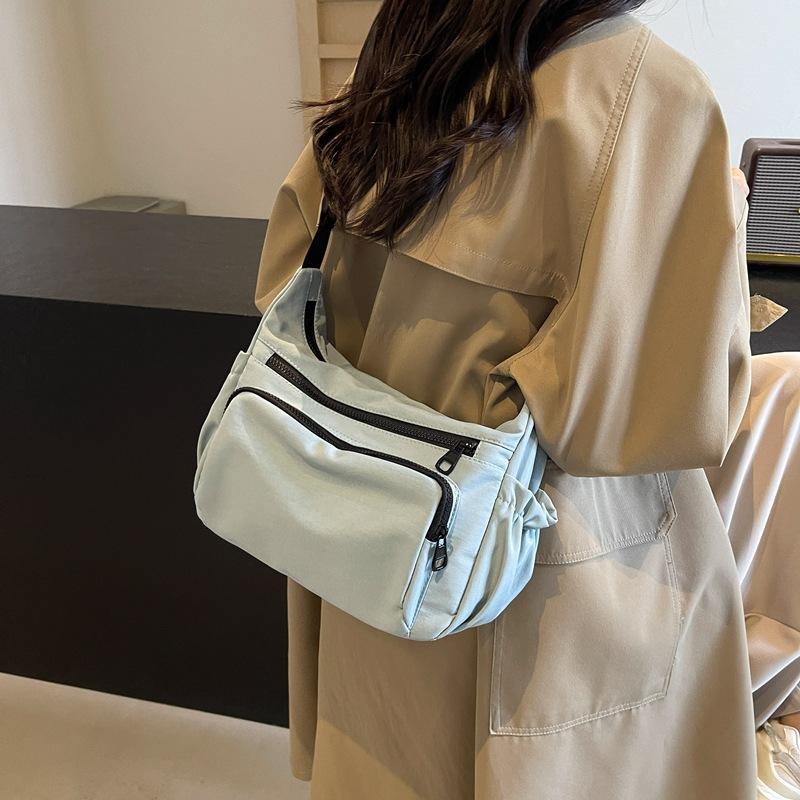 Messenger bag simple shoulder bag casual men s and women s versatile messenger bag bag large capacity fashionable multi-compartment backpack чорний
Messenger bag simple shoulder bag casual men s and women s versatile messenger bag bag large capacity fashionable multi-compartment backpack чорний