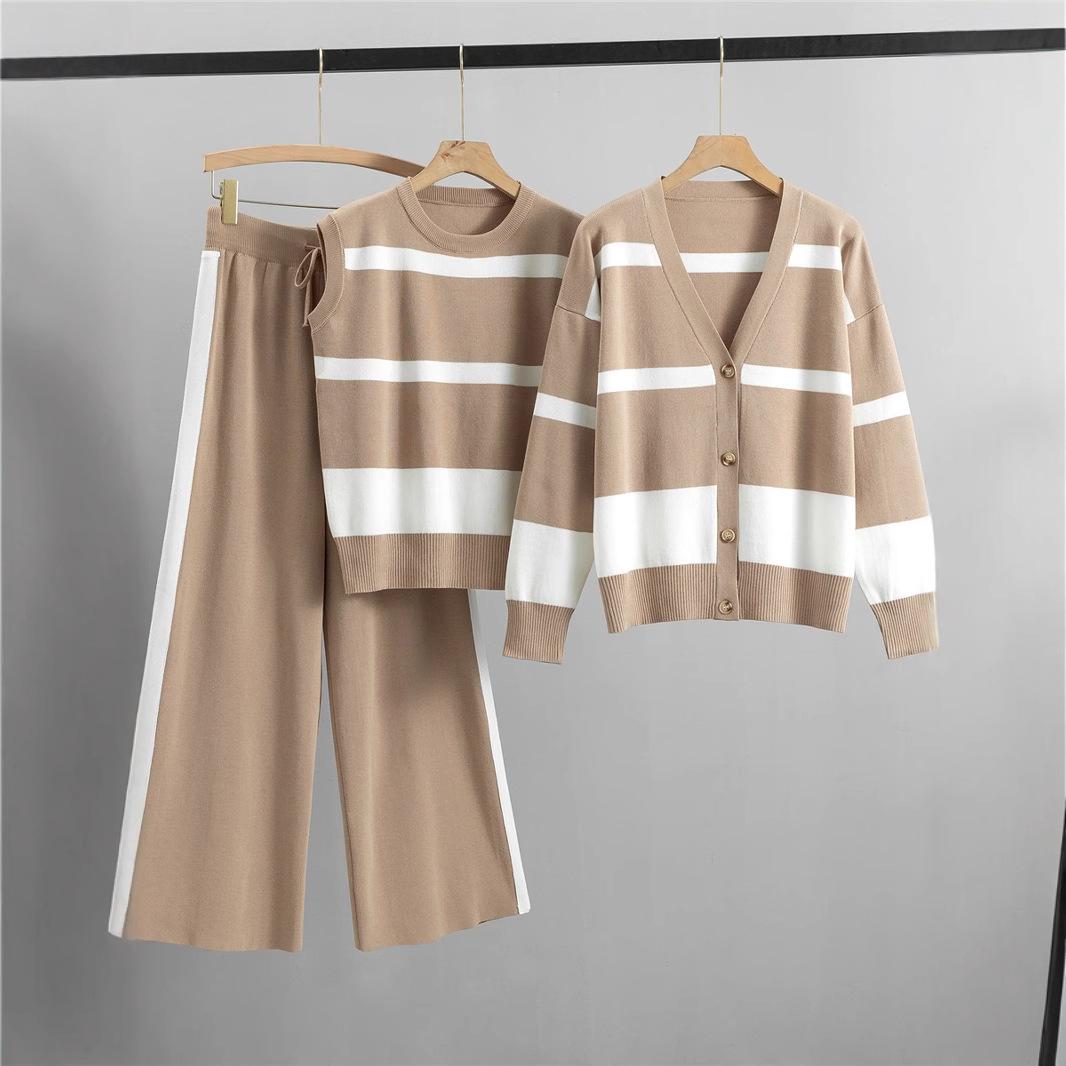 European Style Women s Wide-Leg Pants Tracksuit 3-Piece Set - Fashionable and Casual. One Size
European Style Women s Wide-Leg Pants Tracksuit 3-Piece Set - Fashionable and Casual. One Size