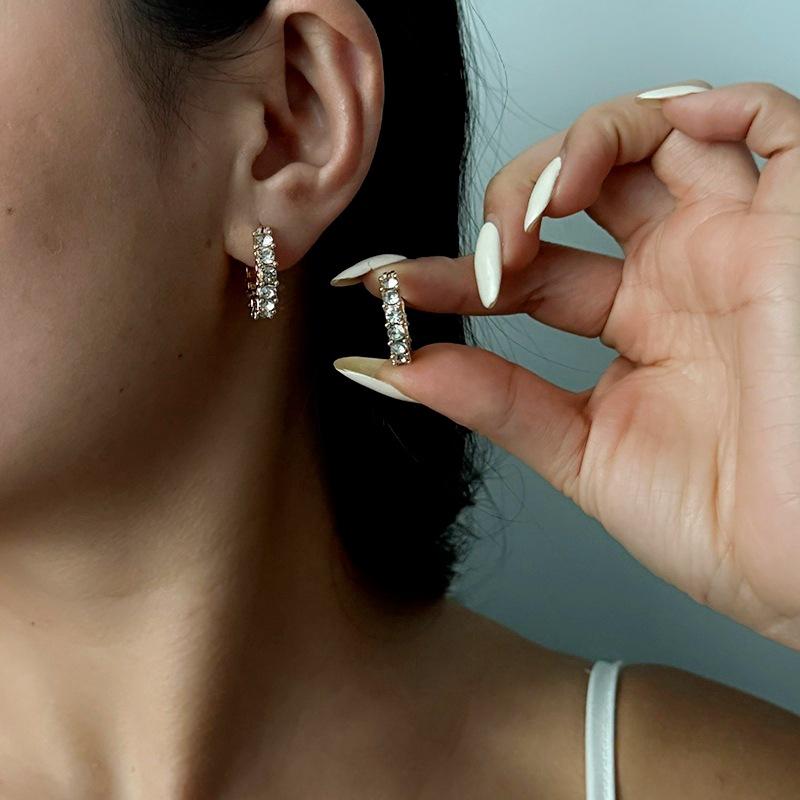 Fashion ins style earrings women s French full zircon lace earrings U-shaped earrings золотий
Fashion ins style earrings women s French full zircon lace earrings U-shaped earrings золотий