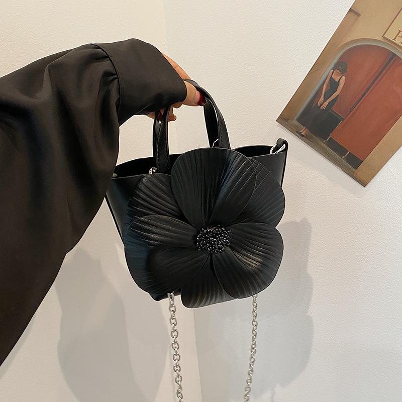 2024 ранняя весна новая женская сумка французская лепестковая цветочная сумка креативная цветочная сумка через плечо сумка через плечо с цепочкой чёрный
2024 ранняя весна новая женская сумка французская лепестковая цветочная сумка креативная цветочная сумка через плечо сумка через плечо с цепочкой чёрный