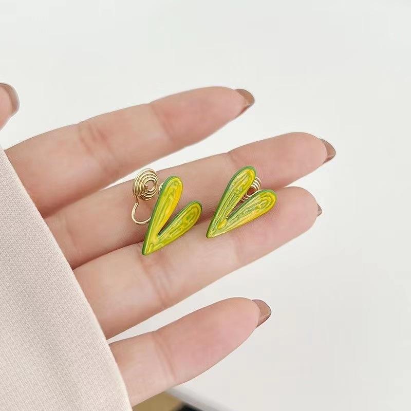 Green small fresh love mosquito coil disc ear clips women without ear piercings design sense niche personality simple temperament earrings
Green small fresh love mosquito coil disc ear clips women without ear piercings design sense niche personality simple temperament earrings