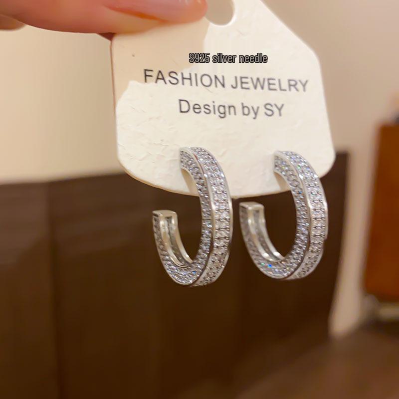 18K Gold Plated Zircon Geometric Earrings, Korean Cold Style, Luxury Studs for Women
18K Gold Plated Zircon Geometric Earrings, Korean Cold Style, Luxury Studs for Women