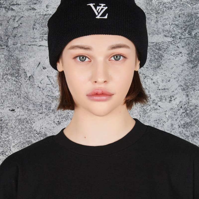 Шапка бини VARZAR 3D Монограмма Черная FREE
Шапка бини VARZAR 3D Монограмма Черная FREE