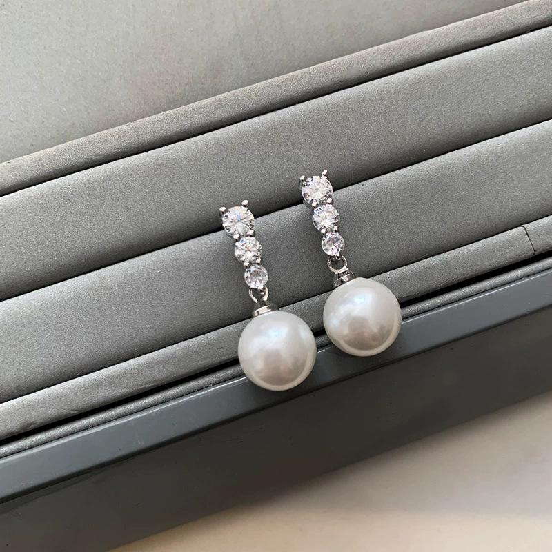 Aobaijia pearl stud earrings women s French high-end earrings light luxury earrings sterling silver real gold electroplated earrings
Aobaijia pearl stud earrings women s French high-end earrings light luxury earrings sterling silver real gold electroplated earrings