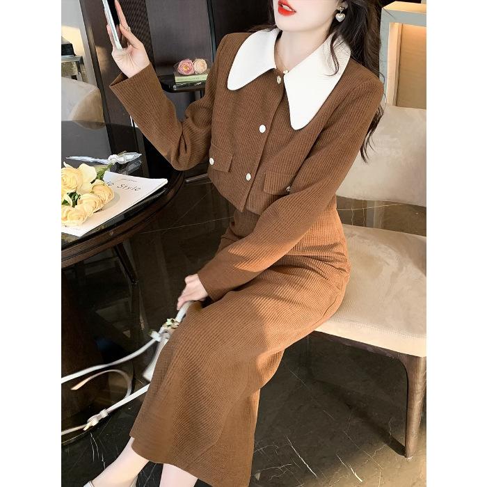 French vintage corduroy suit women s autumn contrast doll collar short coat + slimming half length skirt two-piece set XXL темно-коричневого кольору
French vintage corduroy suit women s autumn contrast doll collar short coat + slimming half length skirt two-piece set XXL темно-коричневого кольору