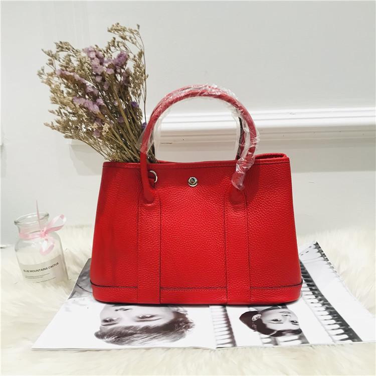 New garden bag pebbled cowhide women s bag single-shoulder cross-hand top layer cowhide large-capacity bag Small 24x15x10cm
New garden bag pebbled cowhide women s bag single-shoulder cross-hand top layer cowhide large-capacity bag Small 24x15x10cm