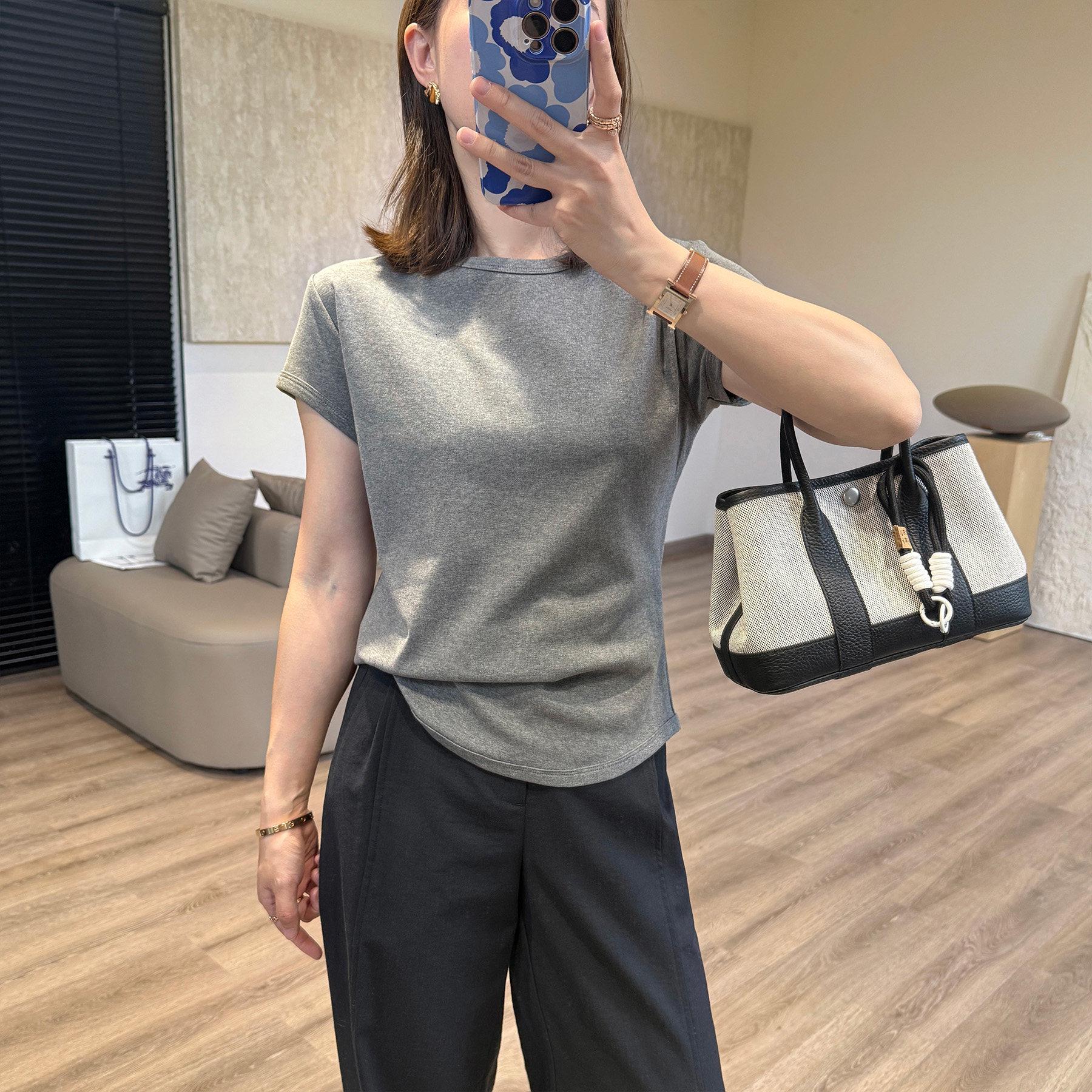 Double Layer Curve Hem T-Shirt: Flaw-Hiding Stylish Design, Ammonia Cotton, Short/Long Sleeve Options, H031013 Large
Double Layer Curve Hem T-Shirt: Flaw-Hiding Stylish Design, Ammonia Cotton, Short/Long Sleeve Options, H031013 Large