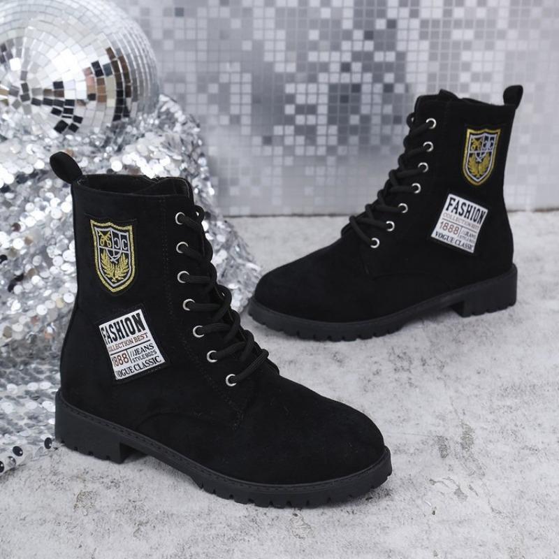 Зимние новые полусапоги на толстой подошве женские большого размера замшевые на шнуровке с круглым носком ковбойские женские сапоги 36 чёрный
Зимние новые полусапоги на толстой подошве женские большого размера замшевые на шнуровке с круглым носком ковбойские женские сапоги 36 чёрный