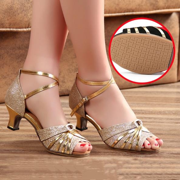 Fashion Latin Dance Shoes Woman 5cm High Heel Summer Shoes Tango Ballroom Dance Shoes 41
Fashion Latin Dance Shoes Woman 5cm High Heel Summer Shoes Tango Ballroom Dance Shoes 41