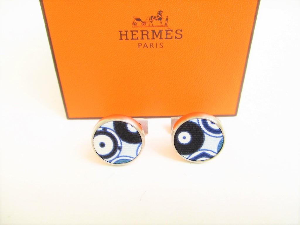 Автентичні запонки HERMES із сріблястої сталі, блакитного полотна, манжети №9087, відремонтовані
Автентичні запонки HERMES із сріблястої сталі, блакитного полотна, манжети №9087, відремонтовані