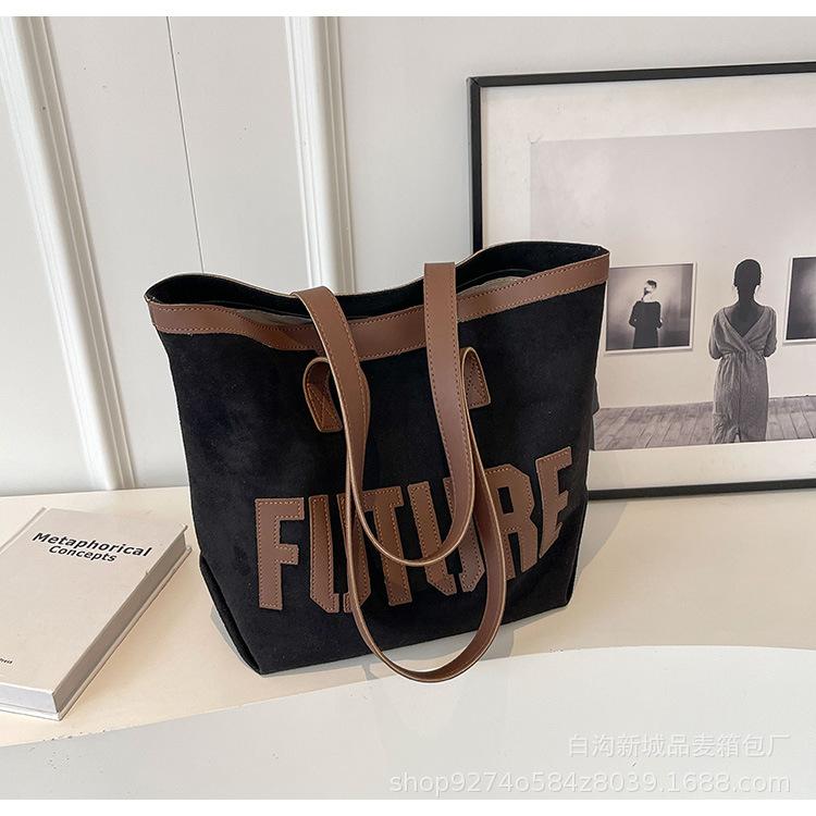 Retro brushed armpit bag for women 2025 new fashion shoulder tote bag large capacity versatile commuter bag чорний
Retro brushed armpit bag for women 2025 new fashion shoulder tote bag large capacity versatile commuter bag чорний