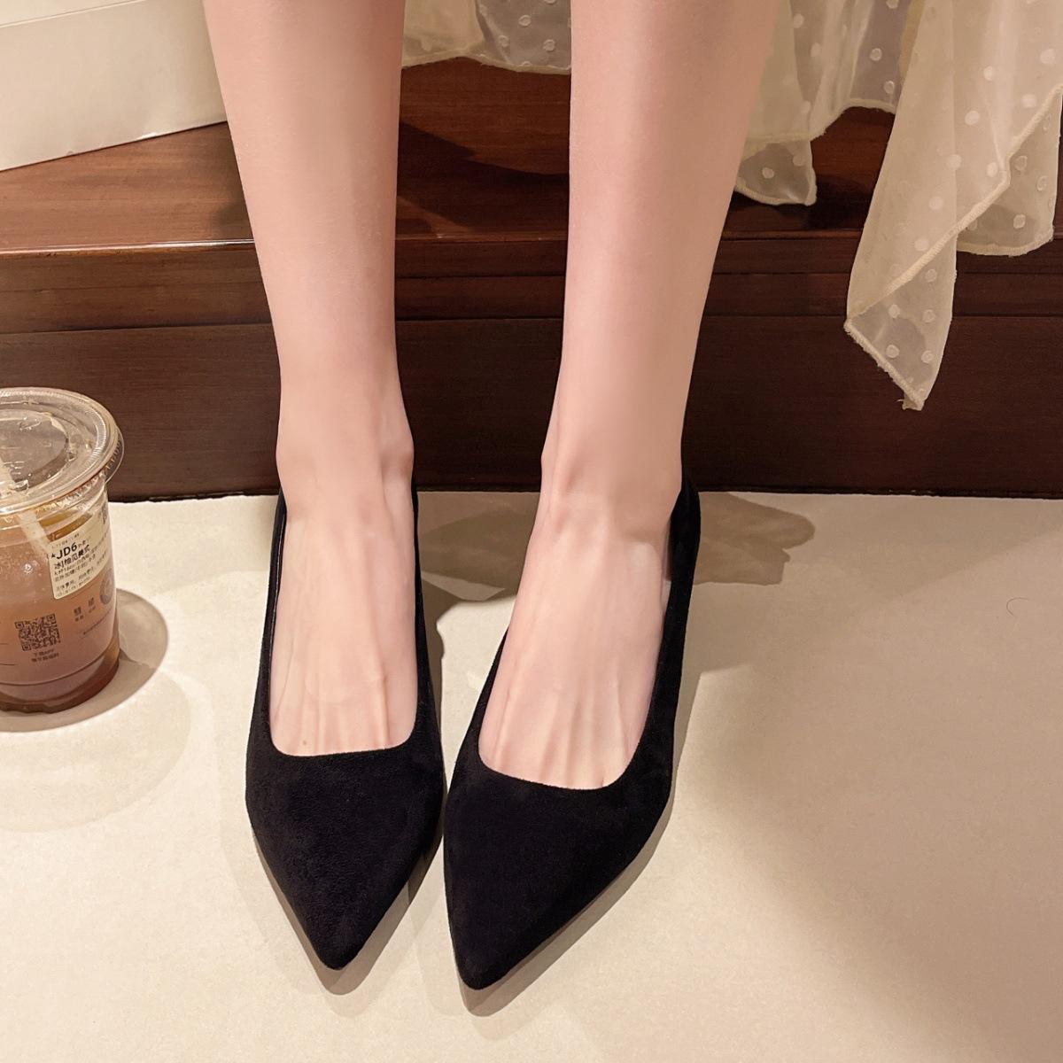 Французские туфли-лодочки на каблуке-рюмочке с острым носком женские 2025 весна-осень новые туфли на высоком каблуке темпераментные туфли с открытым верхом рабочие туфли женская обувь 34 чёрный
Французские туфли-лодочки на каблуке-рюмочке с острым носком женские 2025 весна-осень новые туфли на высоком каблуке темпераментные туфли с открытым верхом рабочие туфли женская обувь 34 чёрный