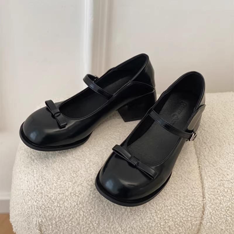 French retro high-value thick-heeled Mary Jane shoes women s 2025 new Japanese jk bright leather bow small leather shoes 40
French retro high-value thick-heeled Mary Jane shoes women s 2025 new Japanese jk bright leather bow small leather shoes 40