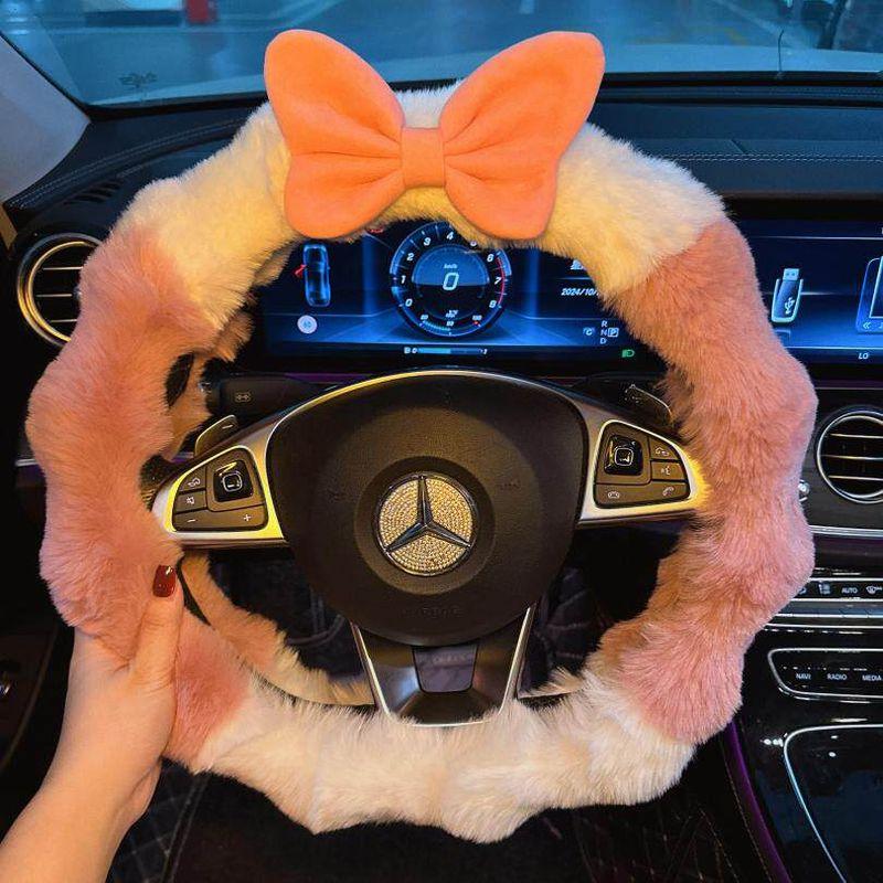 2025 New Model Princess Bow Goddess Car Steering Wheel Cover Plush Cartoon Winter Heated Warm Handle Cover Pink and White Long Hair Waves + Pink Bow
2025 New Model Princess Bow Goddess Car Steering Wheel Cover Plush Cartoon Winter Heated Warm Handle Cover Pink and White Long Hair Waves + Pink Bow