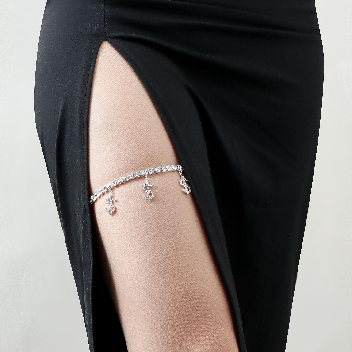 European and American sexy fashion beach black elastic belt full of diamonds dollar currency leg chain simple rhinestone body chain срібний
European and American sexy fashion beach black elastic belt full of diamonds dollar currency leg chain simple rhinestone body chain срібний