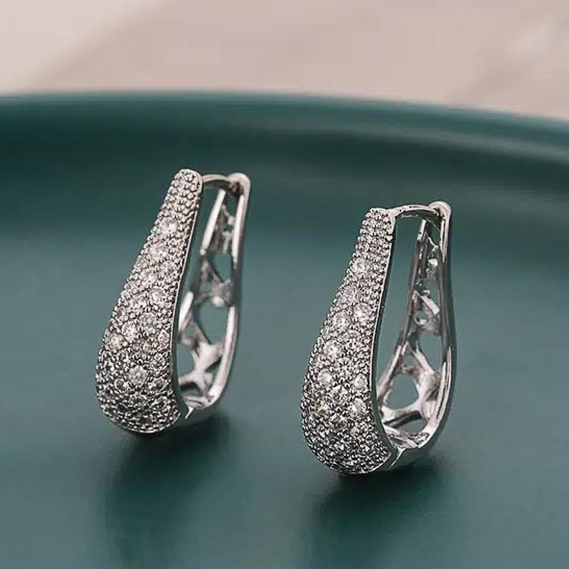 Huitan Gold Color/Silver Color Hoop Earrings Female Luxury Bright Zirconia Accessories Delicat Hollow-out Design Party Jewelry
Huitan Gold Color/Silver Color Hoop Earrings Female Luxury Bright Zirconia Accessories Delicat Hollow-out Design Party Jewelry