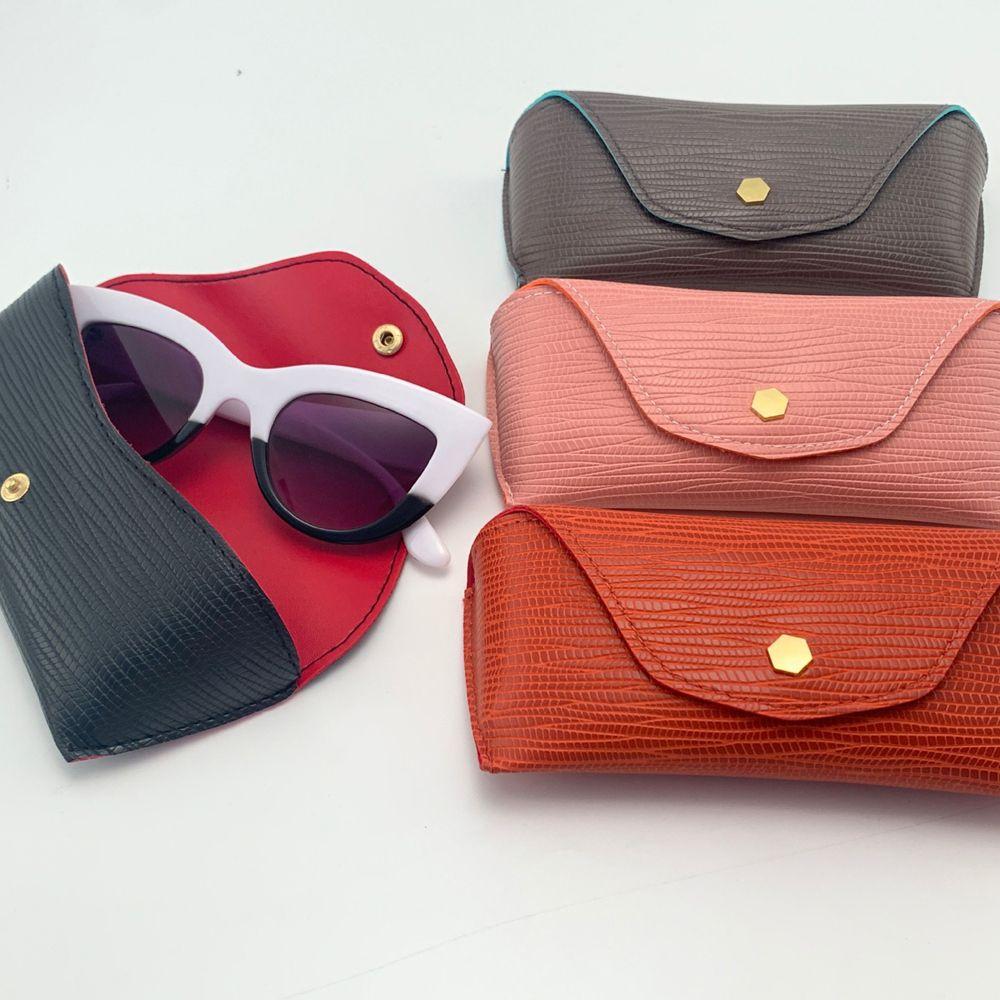 Модный подарок застежка-кнопка мягкая ретро винтажная сумка из искусственной кожи для солнцезащитных очков сумка для очков коробка для хранения
Модный подарок застежка-кнопка мягкая ретро винтажная сумка из искусственной кожи для солнцезащитных очков сумка для очков коробка для хранения