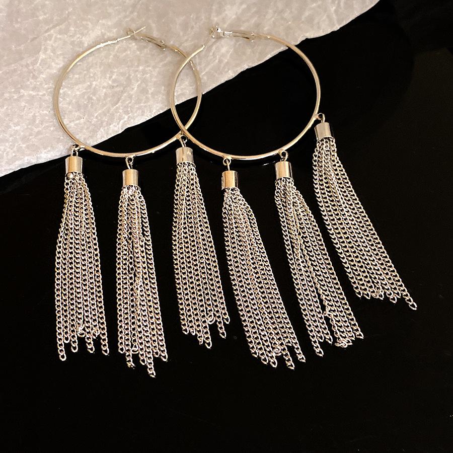 Silver needle round chain fringed earrings European and American retro earrings light luxury high-end earrings design sense niche
Silver needle round chain fringed earrings European and American retro earrings light luxury high-end earrings design sense niche