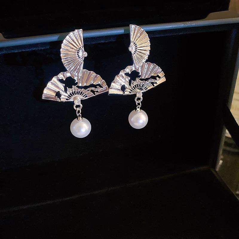 New Chinese pearl earrings New popular light luxury high-end national style Hanfu cheongsam fan earrings pendant women
New Chinese pearl earrings New popular light luxury high-end national style Hanfu cheongsam fan earrings pendant women