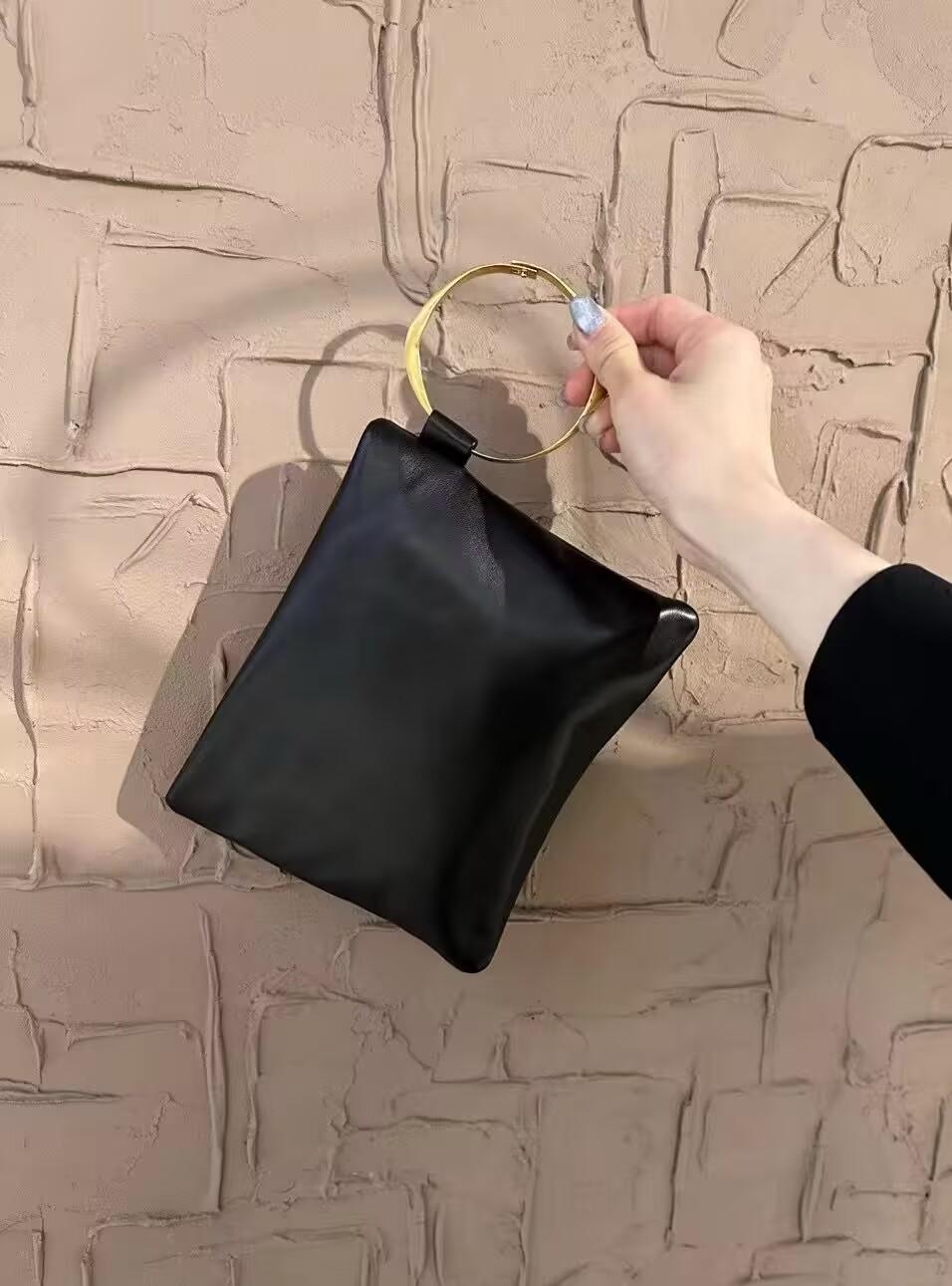 Metallic Ring Clutch Ladies Evening Bag Luxury Design Bags for Women Handbag Round Handle Tote Small Soft PU Leather Pouch
Metallic Ring Clutch Ladies Evening Bag Luxury Design Bags for Women Handbag Round Handle Tote Small Soft PU Leather Pouch