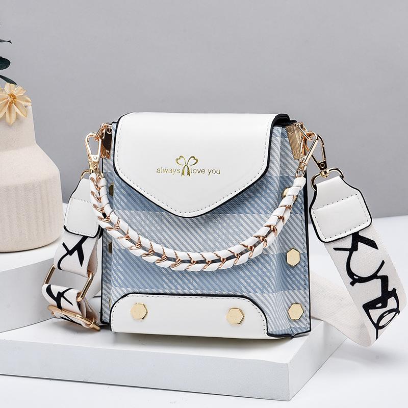 Summer mobile phone bag 2025 new fashionable and lightweight mini crossbody vertical shoulder bag кавовий
Summer mobile phone bag 2025 new fashionable and lightweight mini crossbody vertical shoulder bag кавовий