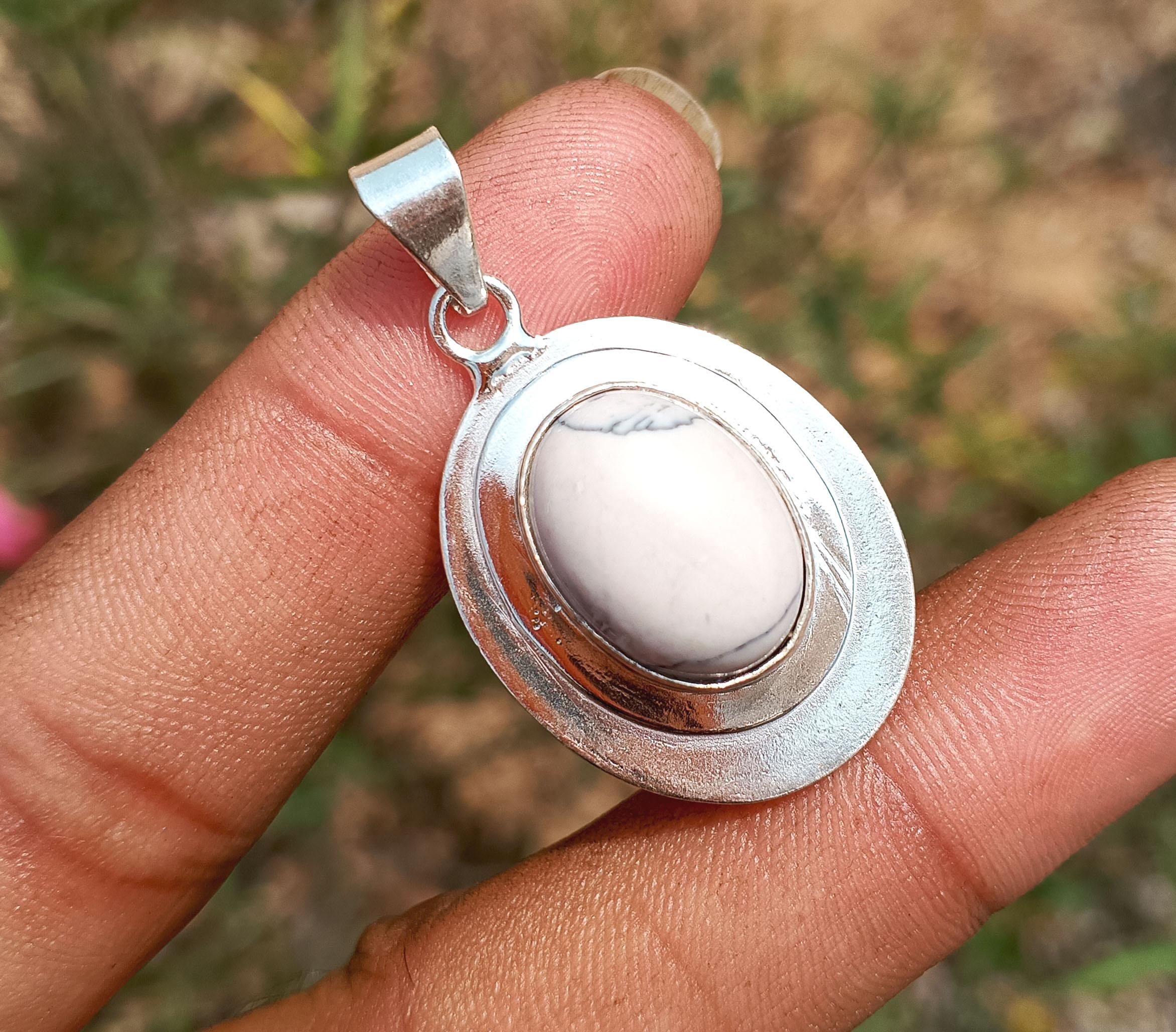Овальный кулон с драгоценным камнем Howlite из стерлингового серебра 925 пробы с покрытием для вечеринок
Овальный кулон с драгоценным камнем Howlite из стерлингового серебра 925 пробы с покрытием для вечеринок