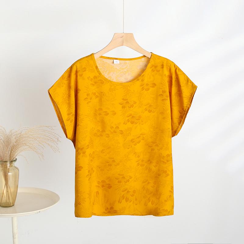 Elegant Floral Jacquard Cotton T-Shirt for Women - Loose Fit, Slimming, Short Sleeves, Round Neck 5XL (72.5-82.5 kg)
Elegant Floral Jacquard Cotton T-Shirt for Women - Loose Fit, Slimming, Short Sleeves, Round Neck 5XL (72.5-82.5 kg)