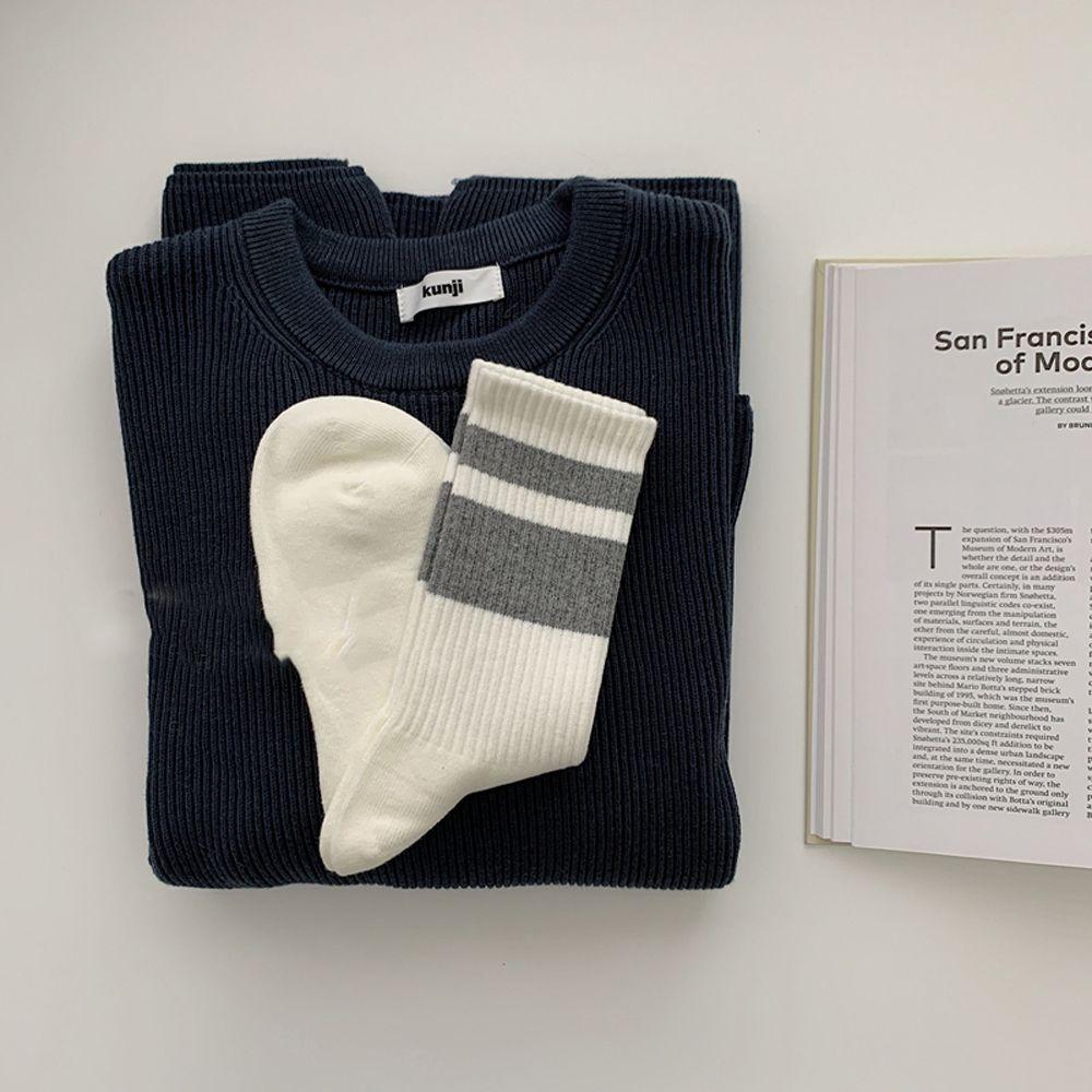 Japanese Sport Unisex Cotton Fashion Simple Korean Style Socks Stripe Hosiery Man Socks Middle Tube
Japanese Sport Unisex Cotton Fashion Simple Korean Style Socks Stripe Hosiery Man Socks Middle Tube