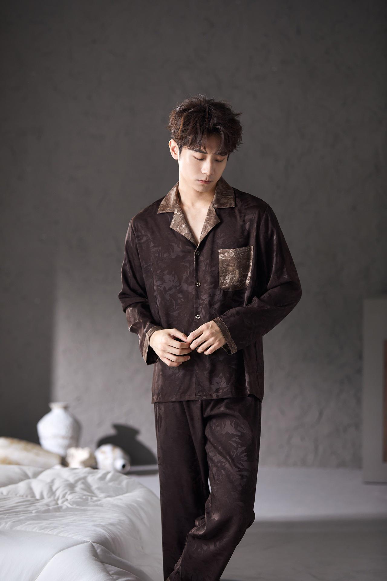 Men s Plus Size Long Sleeve Cationic Jacquard Pajama Set for Spring and Autumn L
Men s Plus Size Long Sleeve Cationic Jacquard Pajama Set for Spring and Autumn L