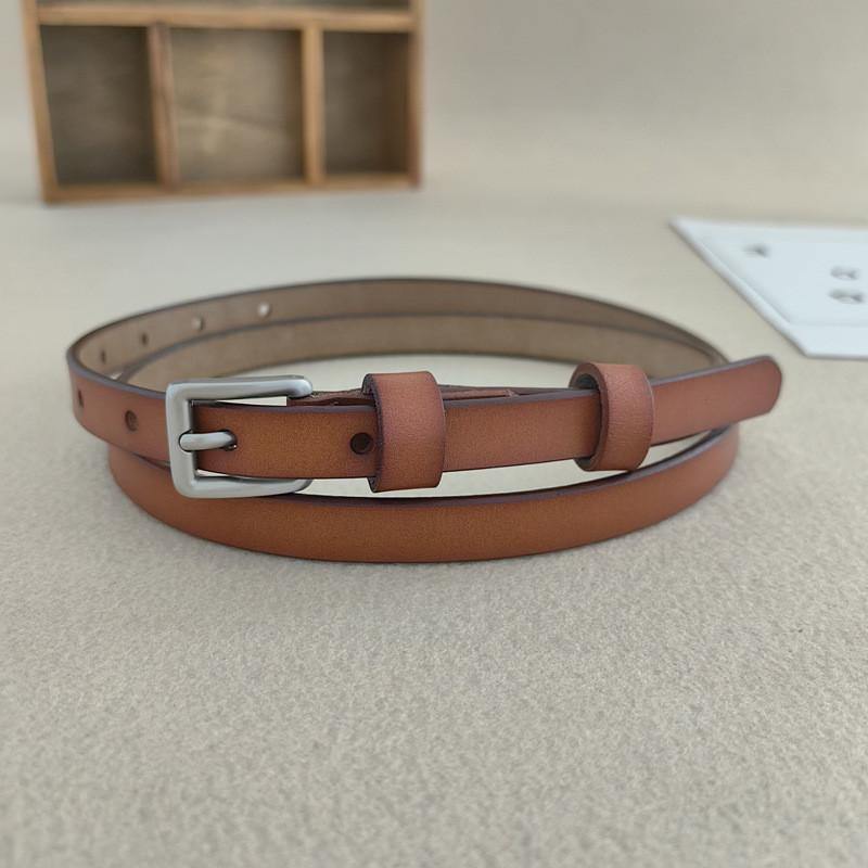 Classic Leather Belt For Women With Square Alloy Pin Buckle For Casual Wear світло-коричневого кольору
Classic Leather Belt For Women With Square Alloy Pin Buckle For Casual Wear світло-коричневого кольору