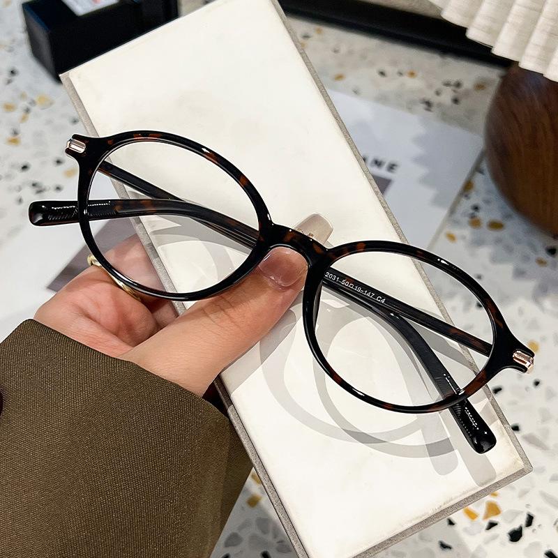 Zhao Ruth has 25 years of new products of the same glasses, nerd oval frame myopia glasses, men s and women s anti-blue TR90 frames.
Zhao Ruth has 25 years of new products of the same glasses, nerd oval frame myopia glasses, men s and women s anti-blue TR90 frames.