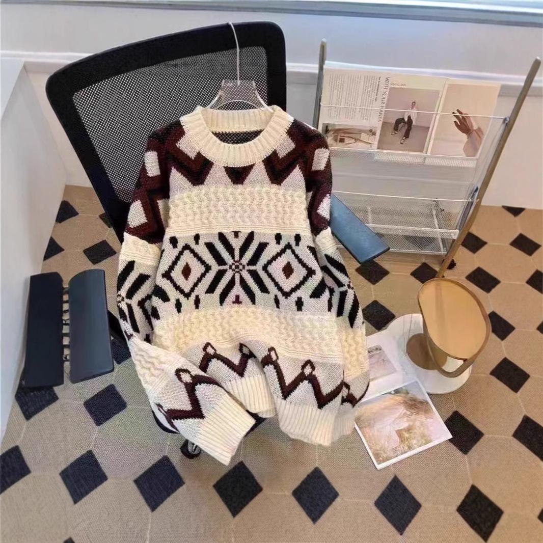 2024 Women’s White Soft Long-Sleeve Sweater with a Unique Top Design Double Extra Large
2024 Women’s White Soft Long-Sleeve Sweater with a Unique Top Design Double Extra Large
