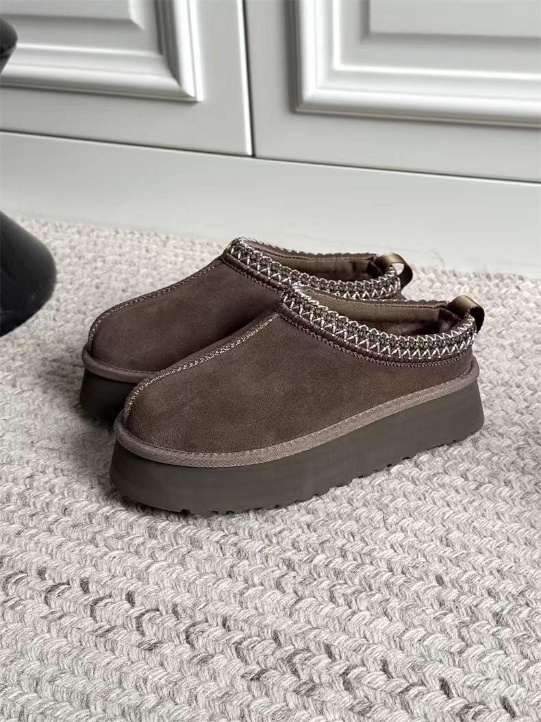 Women s Ethnic Style Sheepskin Snow Boots with Thick Sole and Height-Boosting Inner. 36
Women s Ethnic Style Sheepskin Snow Boots with Thick Sole and Height-Boosting Inner. 36
